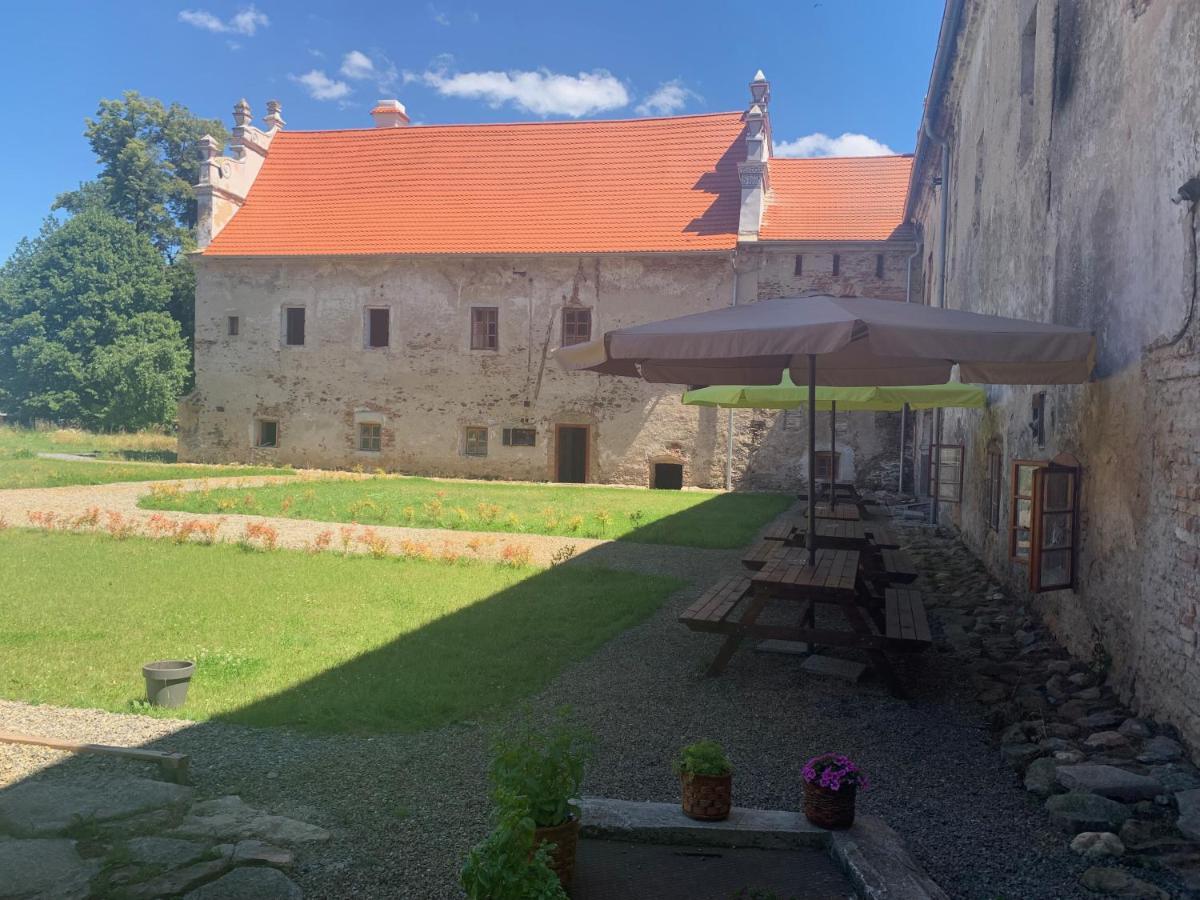Zamek Mokrosuky Exterior foto
